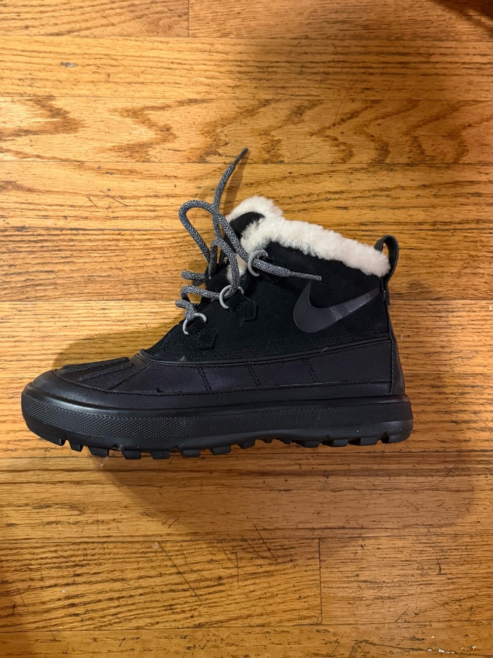 Nike Black Winter Ankle Boot with White Sherpa Collar